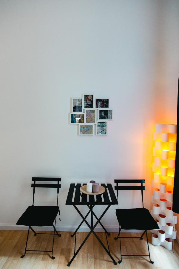 Black & White Apartment With A Gift Soft Panda Budapest Eksteriør billede