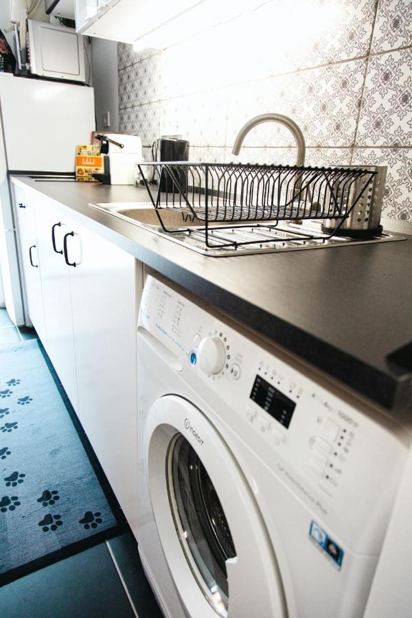Black & White Apartment With A Gift Soft Panda Budapest Eksteriør billede