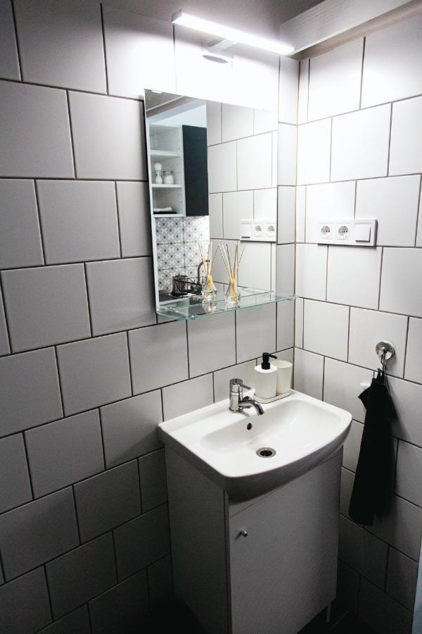 Black & White Apartment With A Gift Soft Panda Budapest Eksteriør billede